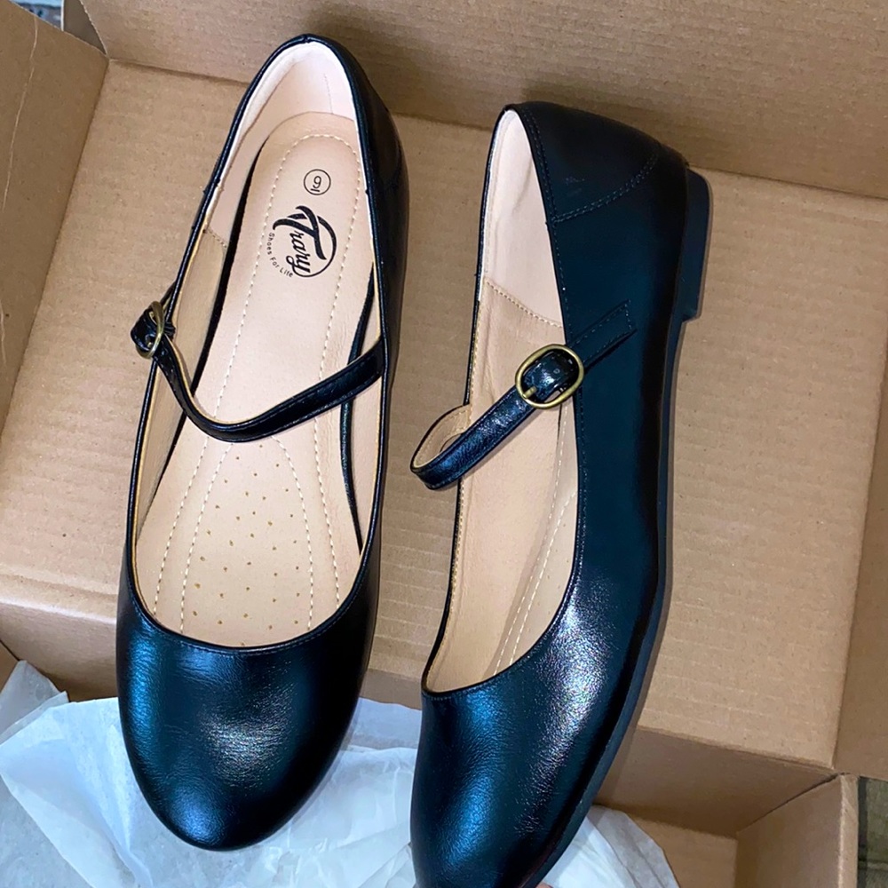 New Trary Mary Jane black flats size 9.